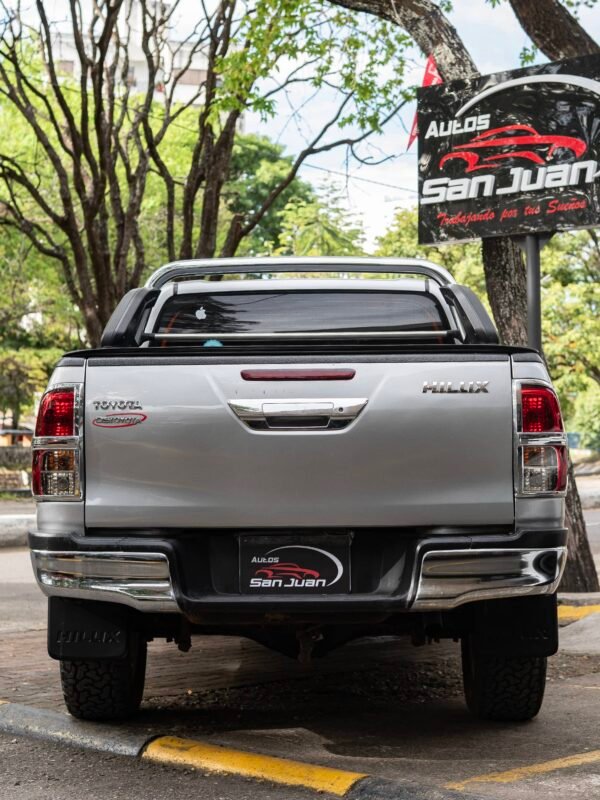 TOYOTA HILUX - Image 5