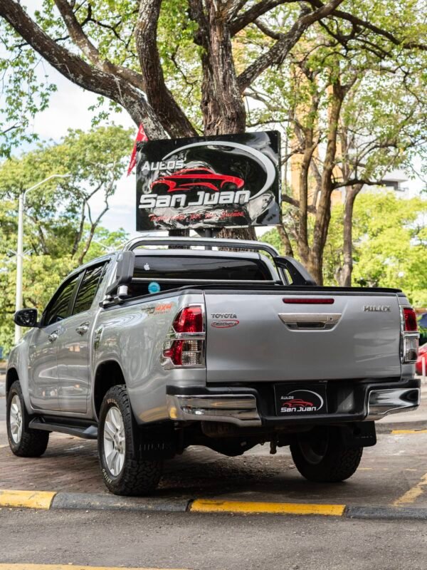 TOYOTA HILUX - Image 6