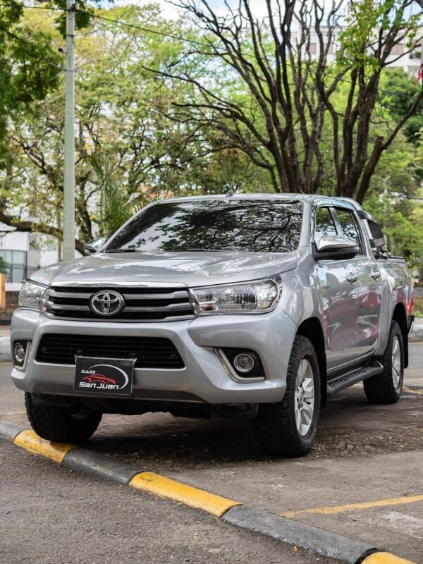TOYOTA HILUX - Image 4