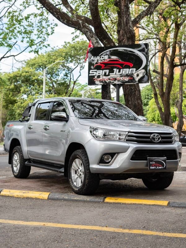 TOYOTA HILUX